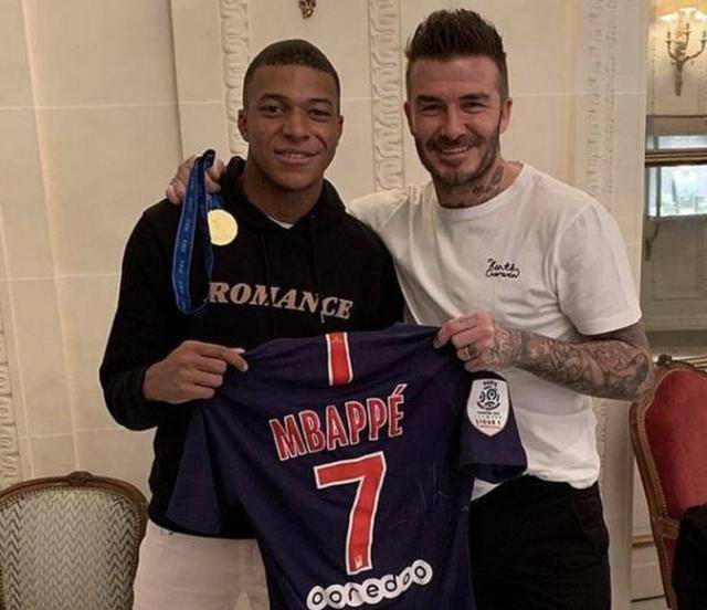 被拍到手上有“美甲”，汪士钦社媒收到网友大量攻击性评论