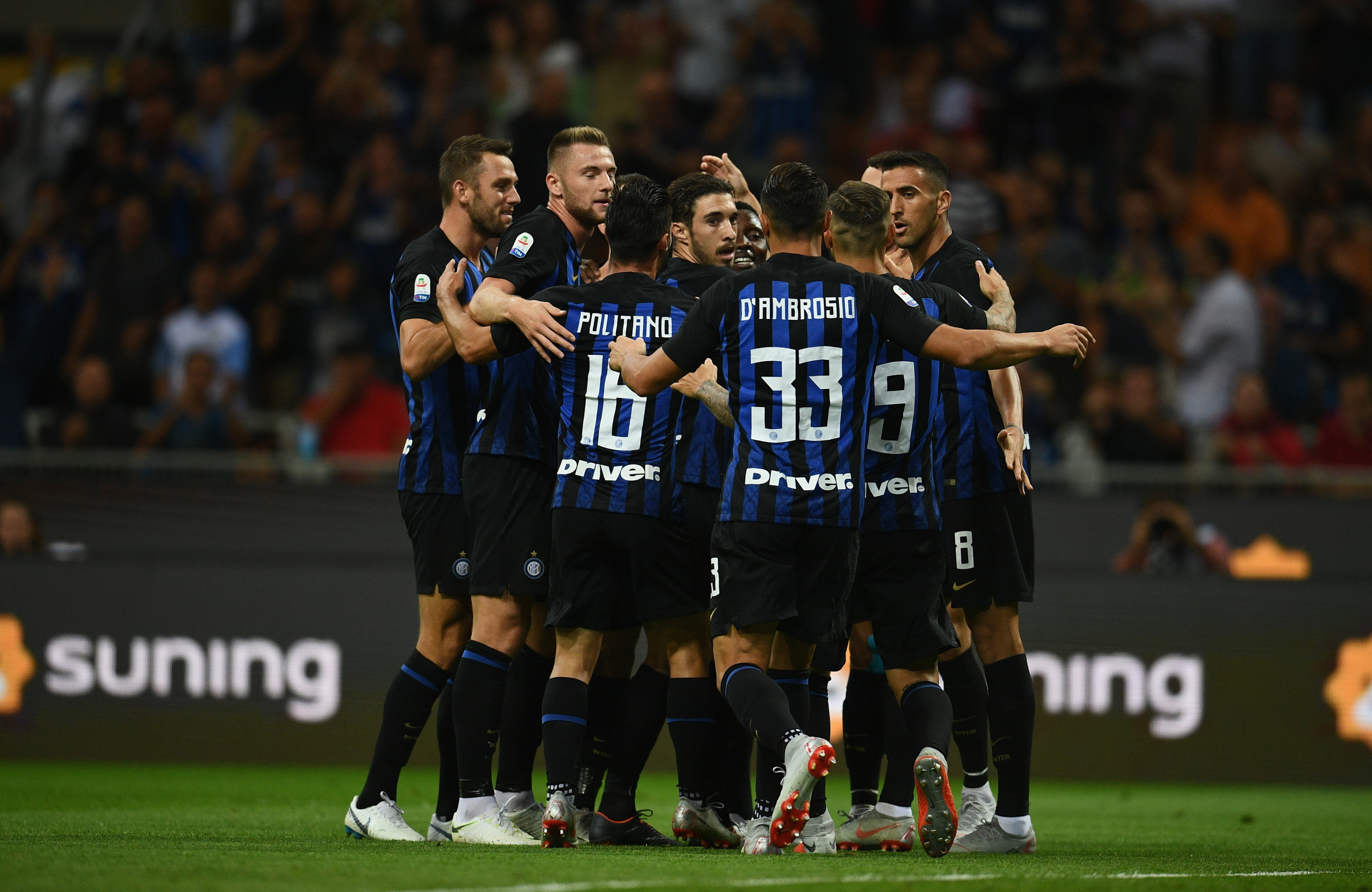 曼联对狼队的预测首发阵容：梅努的未来抉择，约罗强势回归