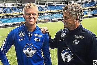 最想“偷师”队友的哪种特质？泽林斯基：姆希塔良的足球智慧