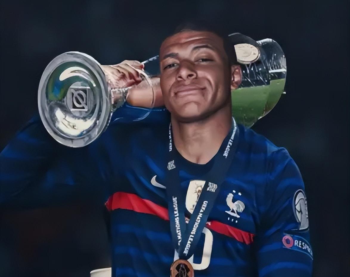 记者：马赛队长巴列尔迪想代表阿根廷踢世界杯，不考虑去沙特