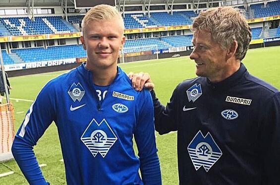 完成英格兰成年代表队首秀，夸安萨获赠纪念帽