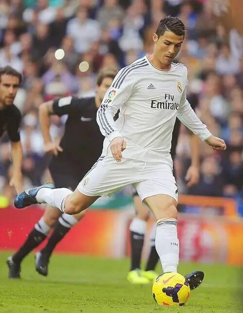 记者：阿坎吉因流感缺席训练，球员身体状况将于明日进行评估