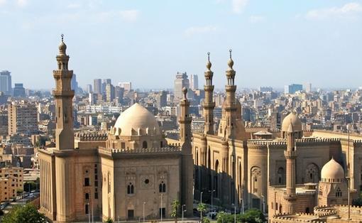 门将助攻前锋！离谱名场面