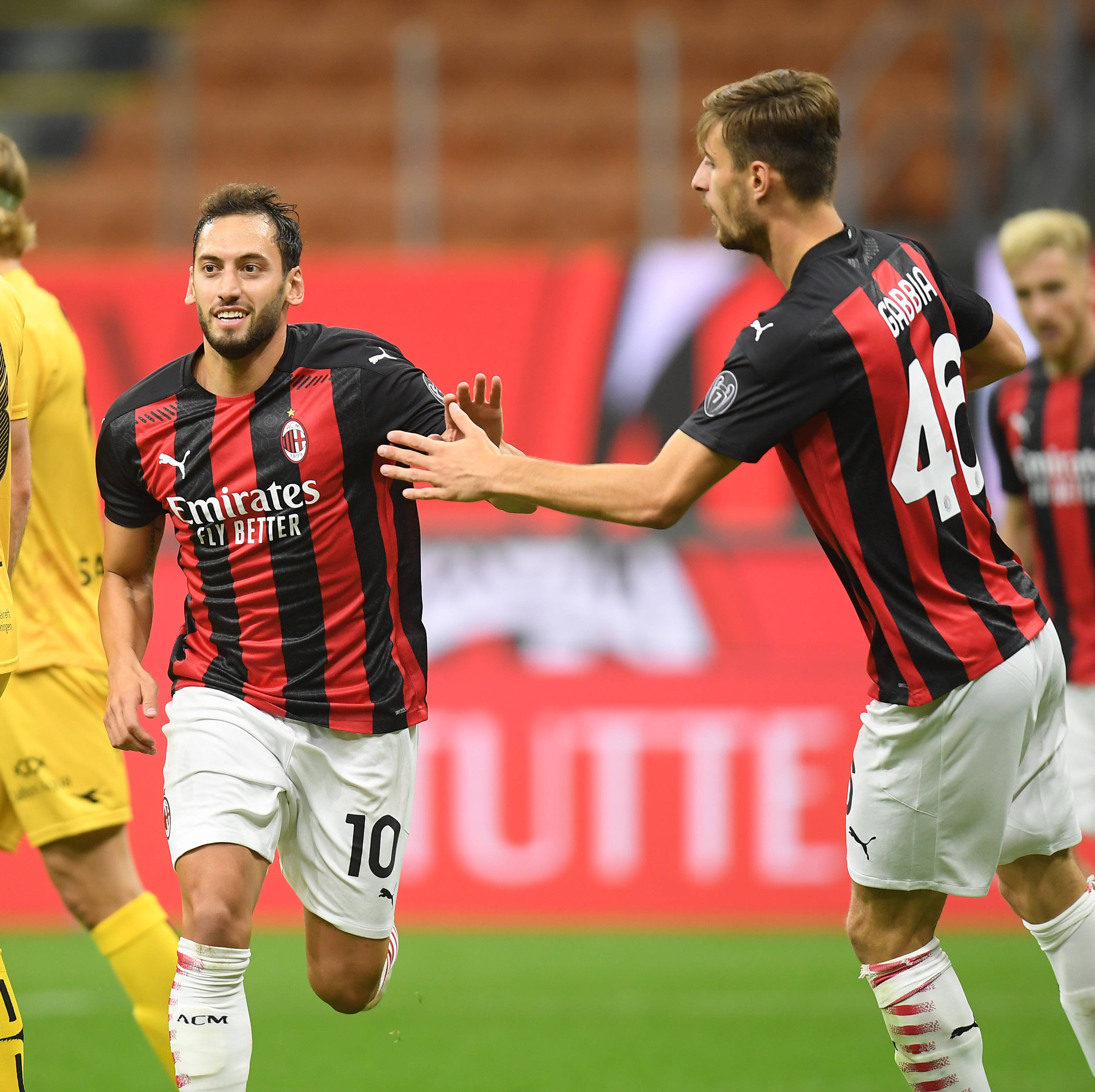 这脚爆射有火箭推进器吧？